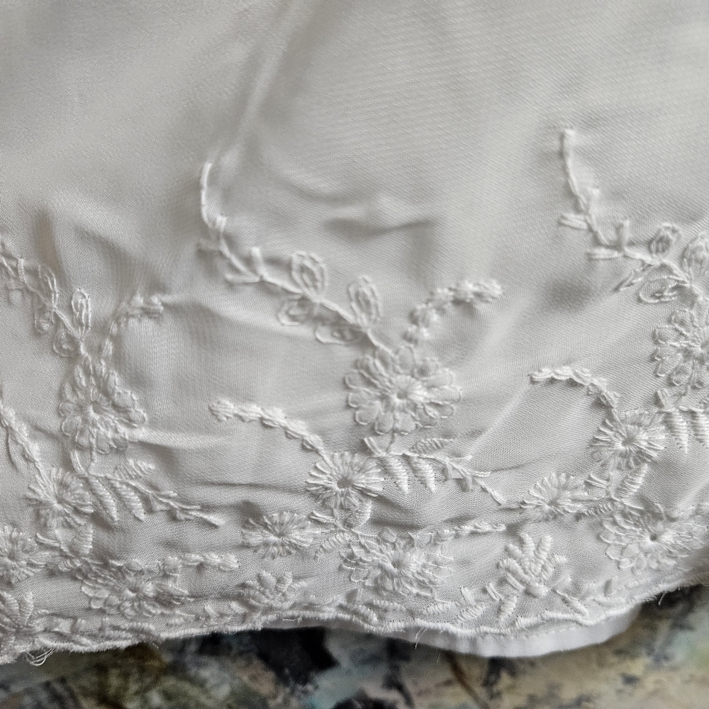 My Michelle White Embroidered Eyelet Lace Hem Boho Summer Shorts W's Sz M NWOT - Picture 5 of 8